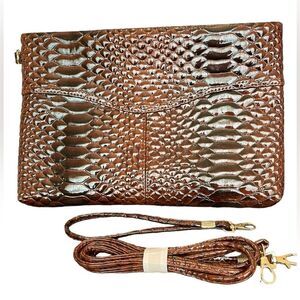 FAUX SNAKESKIN CLUTCH CROSSBODY IN‎ BROWN